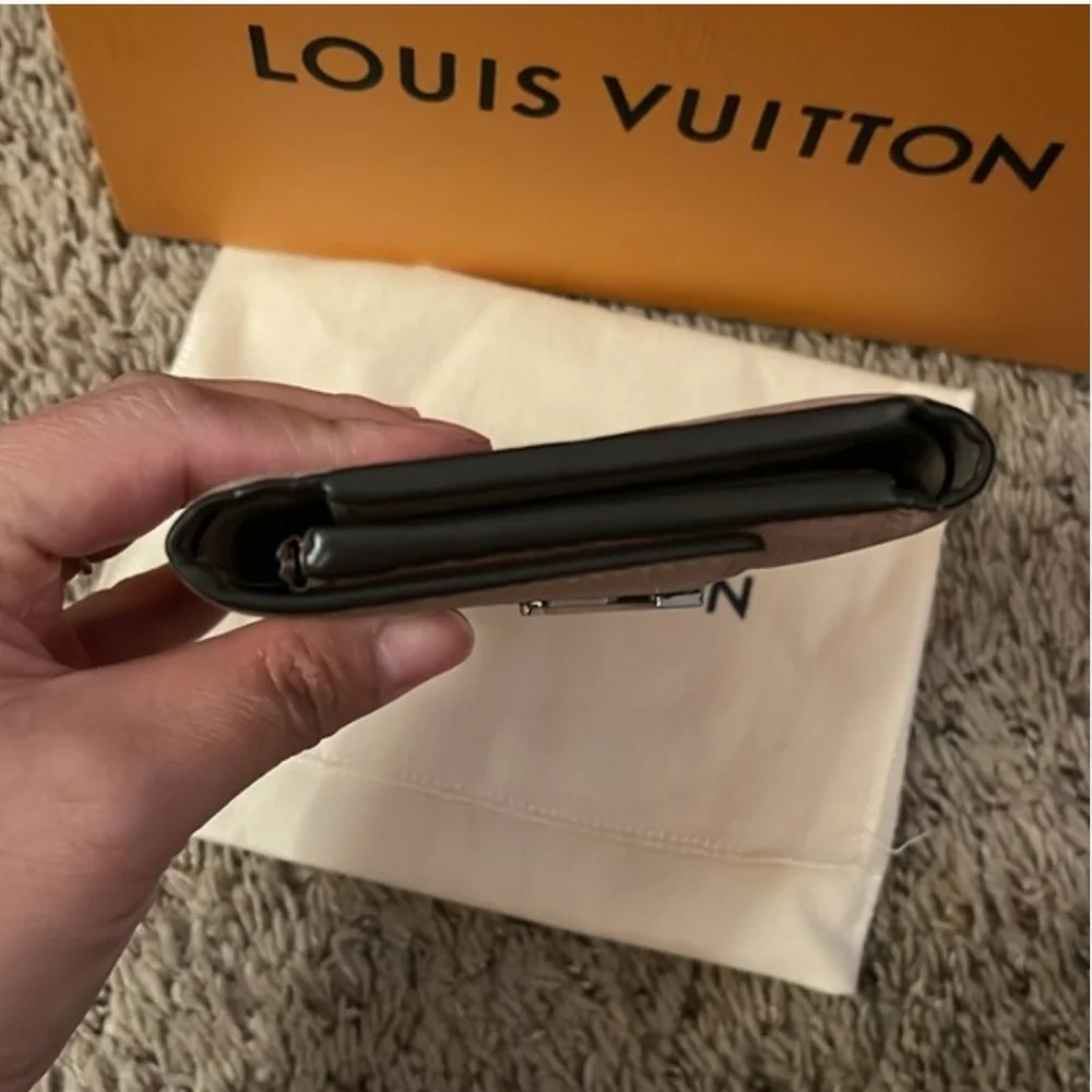 Louis Vuitton Capucines Compact Wallet